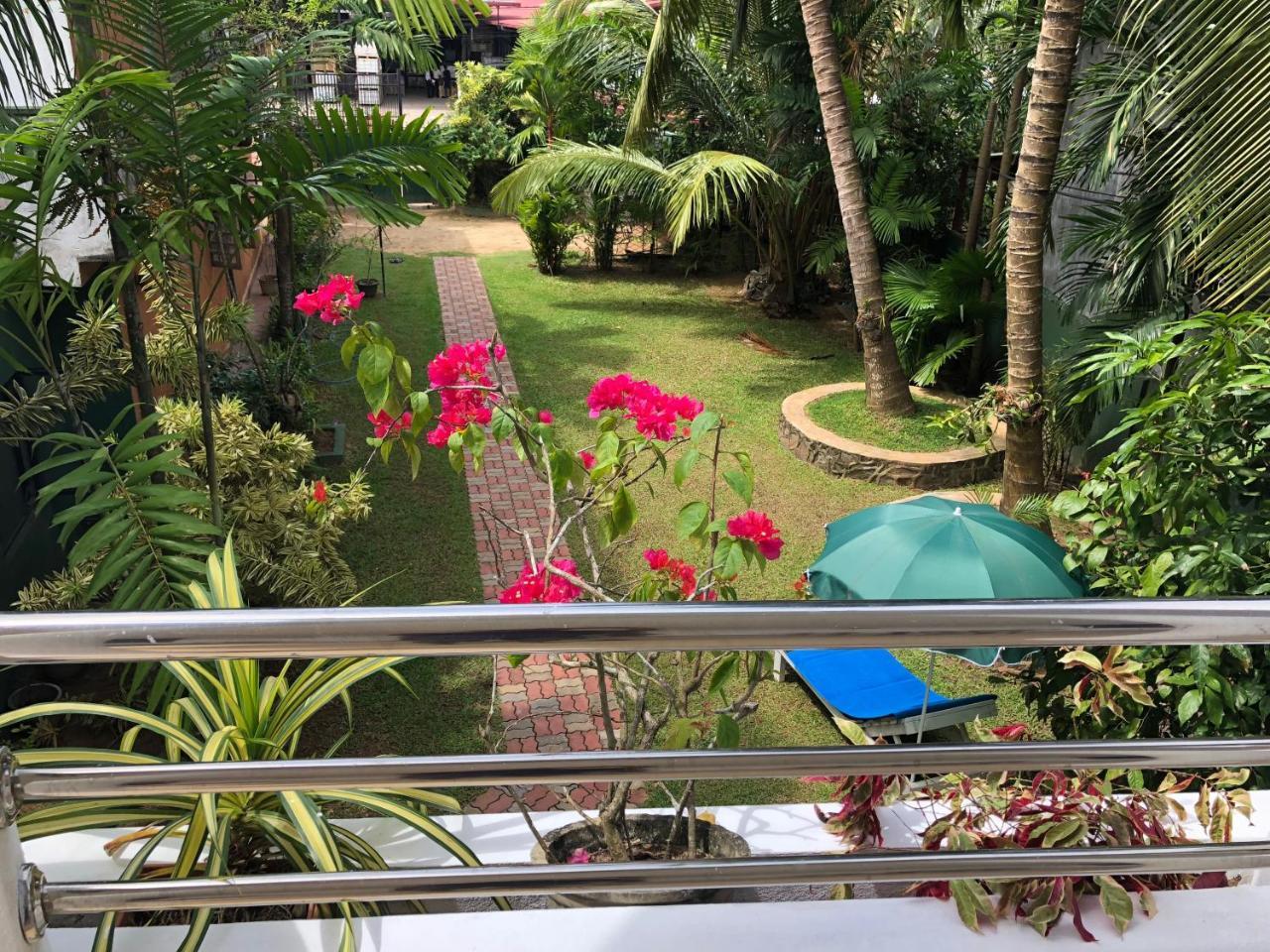 Helianto Social Villa Bentota Esterno foto
