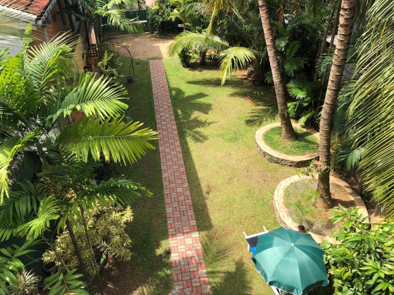 Helianto Social Villa Bentota Esterno foto
